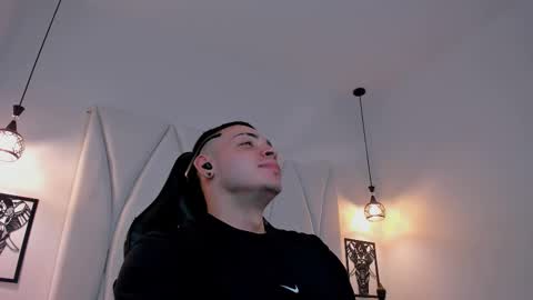 Snapshot of maxwell_dupont chatting on 02-21-25, 07:54 MAX online show from 02-21-25, 07:54