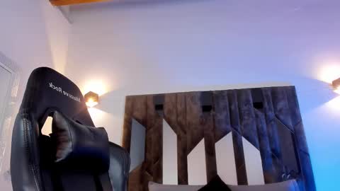 MAX online show from 02-23-25, 12:08