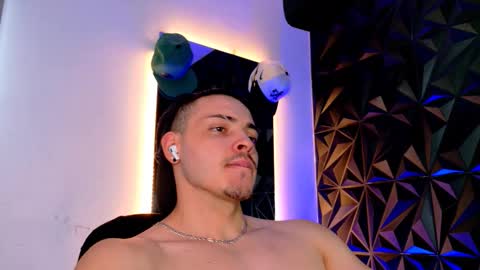 MAX online show from 11-02-25, 10:23