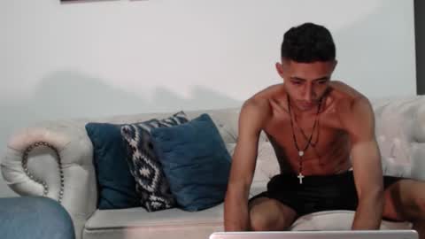 Snapshot of maxwolf18 chatting on 10-21-25, 01:06 maxwolf18 online show from 10-21-25, 01:06