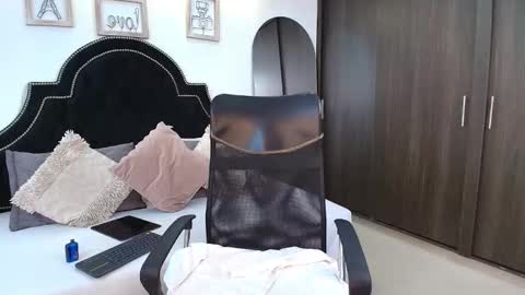 Maxxi online show from 09-17-25, 01:40