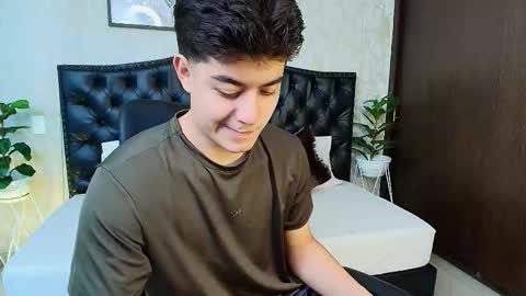 Maxxi online show from 10-14-25, 03:18