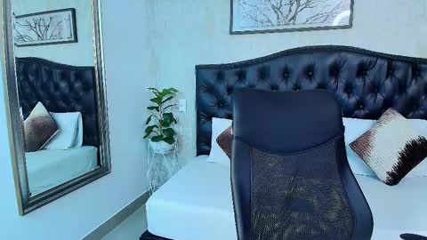 Maxxi online show from 10-16-25, 04:13