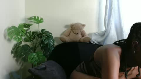 Snapshot of maxxinepetite chatting on 10-24-25, 10:44 maxxinepetite online show from 10-24-25, 10:44