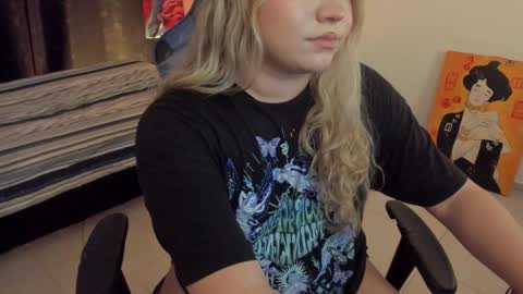 Maxine Minx online show from 12-16-24, 05:43