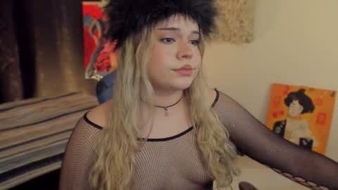 Maxine Minx online show from 12-22-24, 04:28