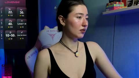 Snapshot of may_may_moon chatting on 04-30-26, 02:23 may_may_moon online show from 04-30-26, 02:23