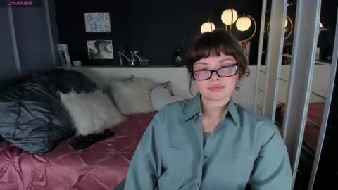 Snapshot of maya___muse chatting on 02-26-26, 02:27 Maya online show from 02-26-26, 02:27