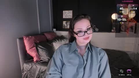 Snapshot of maya___muse chatting on 03-21-26, 01:58 Maya online show from 03-21-26, 01:58