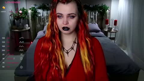 Snapshot of maya_mils chatting on 12-28-24, 01:08 Maya Mils online show from 12-28-24, 01:08