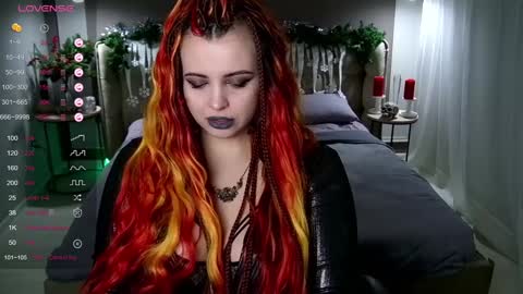 Snapshot of maya_mils chatting on 12-29-24, 01:13 Maya Mils online show from 12-29-24, 01:13