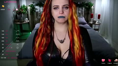 Snapshot of maya_mils chatting on 12-29-24, 07:17 Maya Mils online show from 12-29-24, 07:17