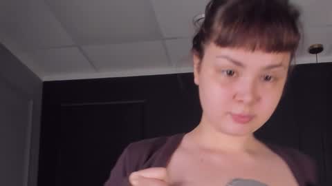 Woman online show from 12-19-25, 02:02