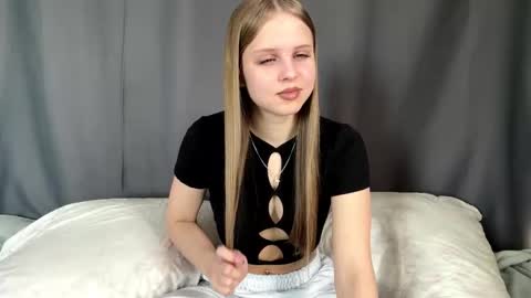 Luna  Mira online show from 03-28-26, 06:02