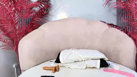 Snapshot of mayabaker chatting on 10-21-25, 11:49 M A Y A B A K E R online show from 10-21-25, 11:49