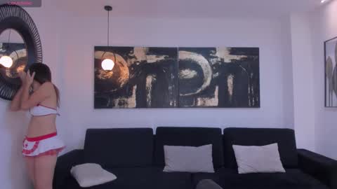 M A Y A    H O F F M A N online show from 02-05-26, 11:15