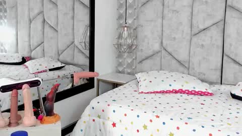 Nicolle Ruselle   Hello my lovely  schedule for great fun from  630 am and end 800 pm Colombian time I wait for you online show from 11-06-25, 12:28