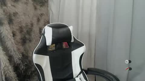 Snapshot of mayasally_ chatting on 12-21-25, 06:42 mayasally_ online show from 12-21-25, 06:42