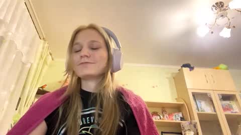 Lola online show from 09-25-25, 04:21