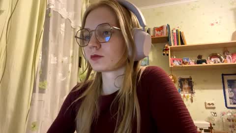 Lola online show from 09-26-25, 03:49