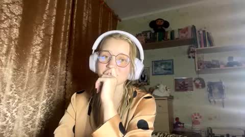 Lola online show from 10-02-25, 07:21