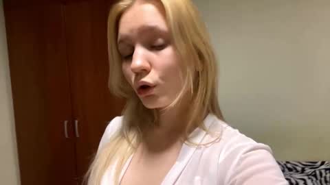 Lola online show from 10-20-25, 09:37