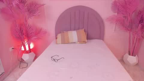 Snapshot of mayevanss chatting on 10-01-25, 03:45 mayevanss online show from 10-01-25, 03:45