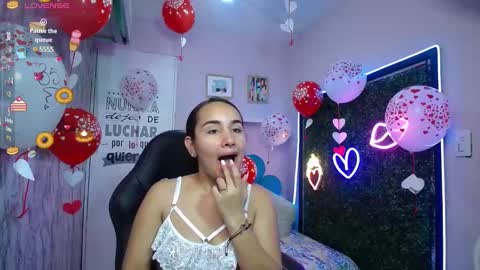 Snapshot of maylin_horny19 chatting on 02-15-25, 03:31 Maylin online show from 02-15-25, 03:31