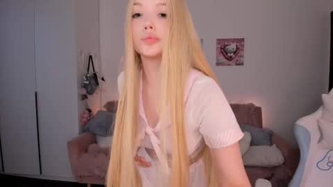 Snapshot of mayya_cuute chatting on 09-29-25, 05:12 Mila online show from 09-29-25, 05:12