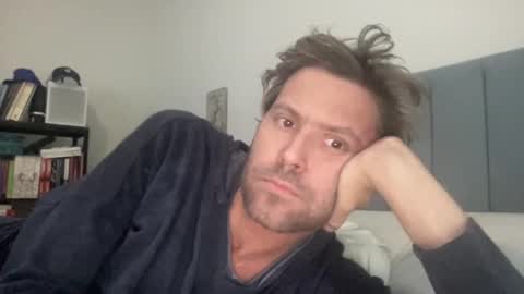 Snapshot of mbnc chatting on 12-23-24, 09:29 lol online show from 12-23-24, 09:29