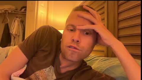 Snapshot of mbnc chatting on 11-25-25, 02:44 lol online show from 11-25-25, 02:44