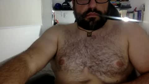 Snapshot of mbotve chatting on 10-25-25, 04:09 VzlaMan online show from 10-25-25, 04:09