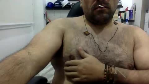 Snapshot of mbotve chatting on 11-01-25, 10:45 VzlaMan online show from 11-01-25, 10:45