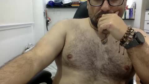 Snapshot of mbotve chatting on 11-05-25, 03:28 VzlaMan online show from 11-05-25, 03:28