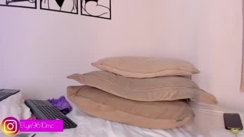 Ellie online show from 04-28-26, 02:27