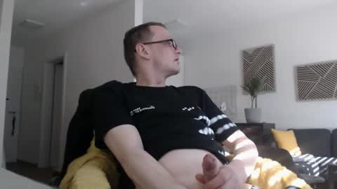 Snapshot of mcmike_es chatting on 03-22-26, 11:13 Mike online show from 03-22-26, 11:13