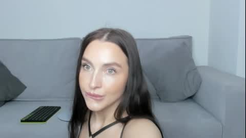 Snapshot of me_lina_ chatting on 04-12-26, 01:38 Alice online show from 04-12-26, 01:38
