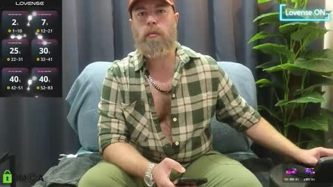 Snapshot of meaty_roll chatting on 10-14-25, 03:40 Meaty Roll online show from 10-14-25, 03:40