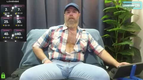 Snapshot of meaty_roll chatting on 10-15-25, 03:17 Meaty Roll online show from 10-15-25, 03:17