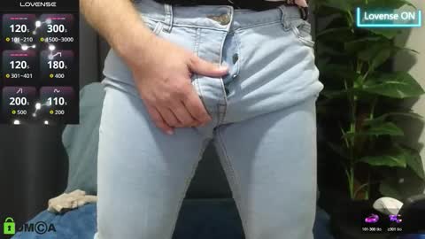 Snapshot of meaty_roll chatting on 10-28-25, 06:39 Meaty Roll online show from 10-28-25, 06:39