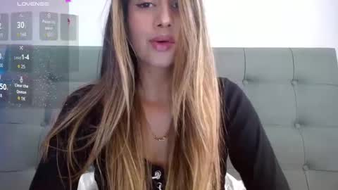 Snapshot of mecute1 chatting on 10-14-25, 12:50 mecute1 online show from 10-14-25, 12:50