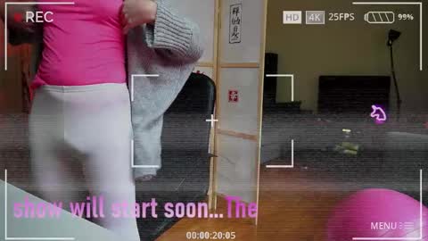 Snapshot of medelainexx chatting on 10-27-25, 12:53 Milena online show from 10-27-25, 12:53