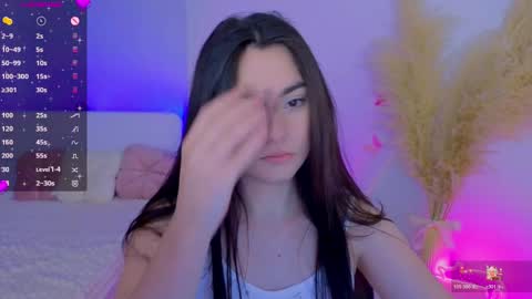 Snapshot of medina_andress chatting on 04-21-26, 09:17 Dina online show from 04-21-26, 09:17