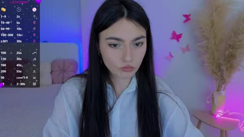 Snapshot of medina_andress chatting on 04-24-26, 09:06 Dina online show from 04-24-26, 09:06
