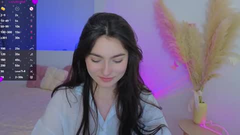 Snapshot of medina_andress chatting on 05-19-26, 09:32 Dina online show from 05-19-26, 09:32
