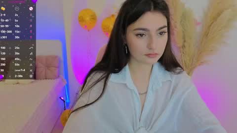 Snapshot of medina_andress chatting on 05-22-26, 09:09 Dina online show from 05-22-26, 09:09