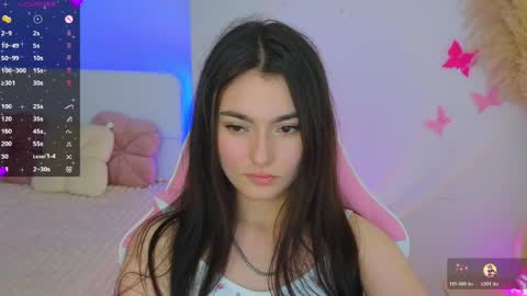 Snapshot of medina_andress chatting on 05-25-26, 09:10 Dina online show from 05-25-26, 09:10