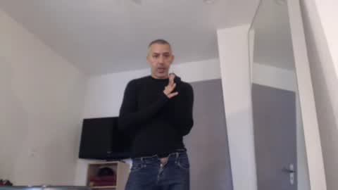 Snapshot of meditmtc chatting on 12-18-24, 11:34 Meditmtc online show from 12-18-24, 11:34