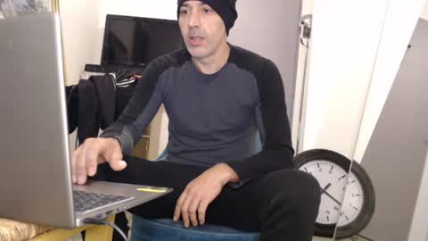 Snapshot of meditmtc chatting on 12-25-24, 08:28 Meditmtc online show from 12-25-24, 08:28