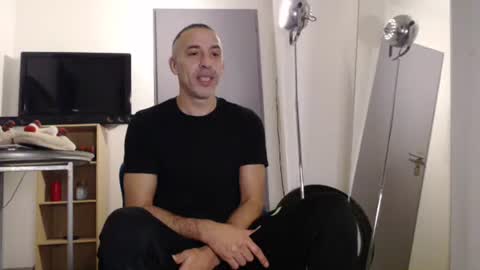 Snapshot of meditmtc chatting on 12-29-24, 08:15 Meditmtc online show from 12-29-24, 08:15